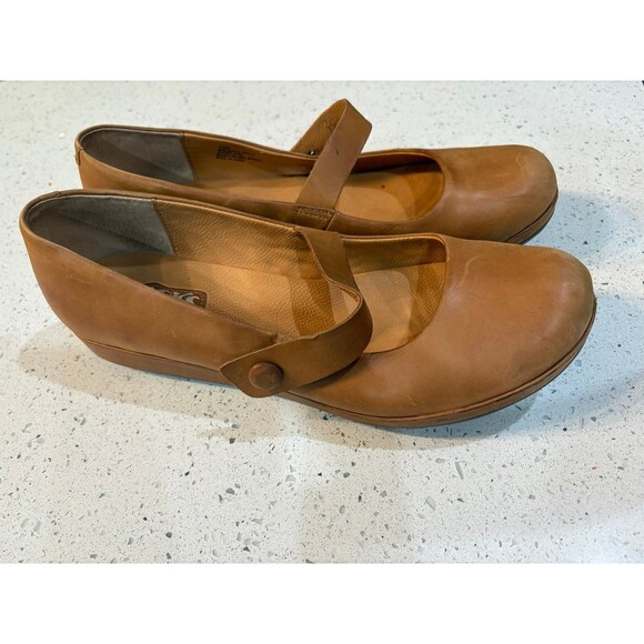 Tan Leather Korks Mary Janes - Picture 2 of 9